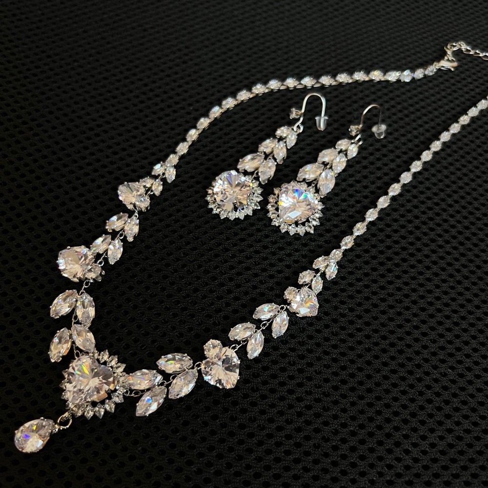 Elegant Silver Necklace and Earring Set